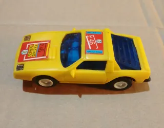 Coche de juguete amarillo tipo Scalextric
