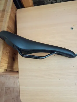 Sillín MTB Negro + Fundas Gel todo el lote