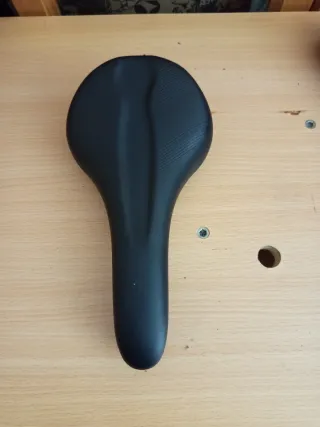 Sillín MTB Negro + Fundas Gel todo el lote