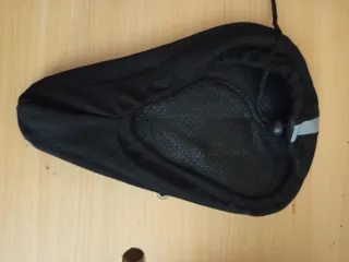 Sillín MTB Negro + Fundas Gel todo el lote