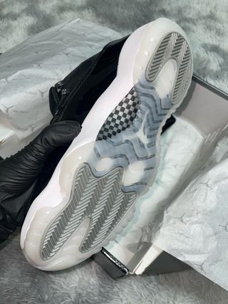 Scarpe Jordan 11 nere e bianche