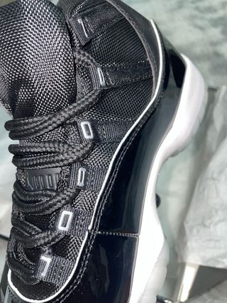 Scarpe Jordan 11 nere e bianche