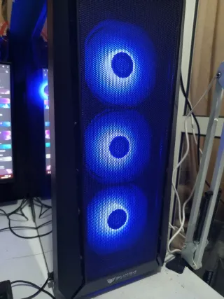 SUPRA GAMING PC con luces LED azules