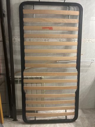 Somier metálico con lamas de madera, sin patas .