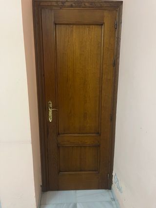Puerta madera  nogal