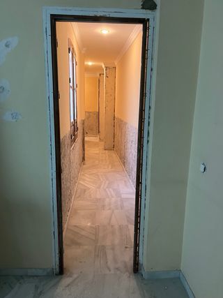 Puerta madera  nogal