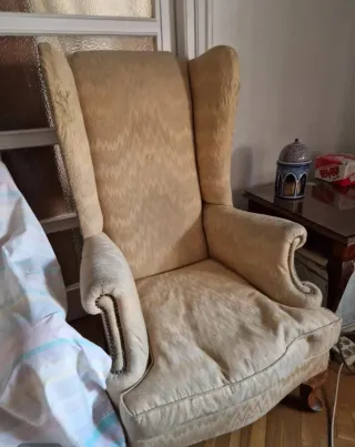 Pareja de sillones orejeros clásicos