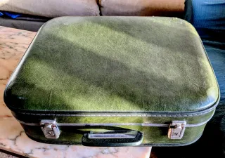 Maleta vintage verde Marca THADER