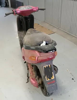 Piaggio Typhoon Scooter Rosa