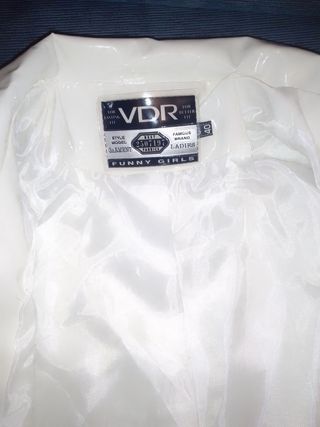 Chaqueta corta impermeable blanca