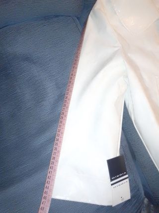 Chaqueta corta impermeable blanca