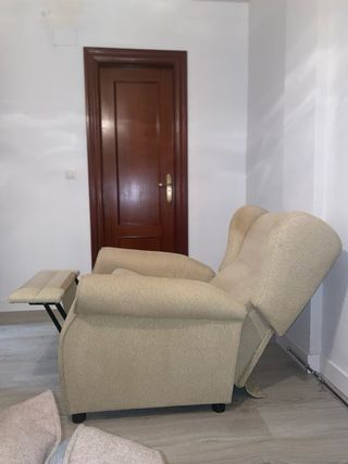 Butaca reclinable con reposapiés