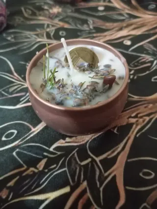 Velas artesanales decoradas y ritualizadas