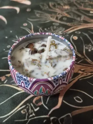 Velas artesanales decoradas y ritualizadas