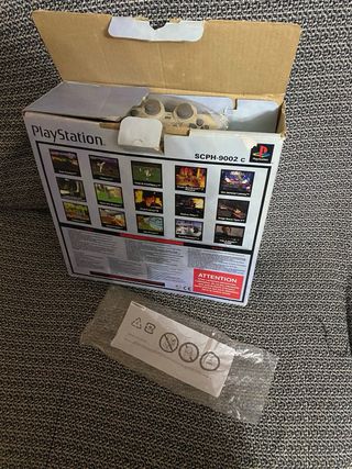 PlayStation 1 con caja completa