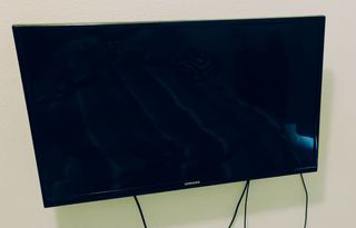 Samsung 32” LED TV + Fire TV Stick