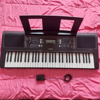 Piano Portátil YAMAHA PSR-E373