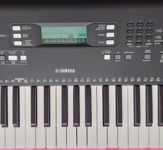 Piano Portátil YAMAHA PSR-E373