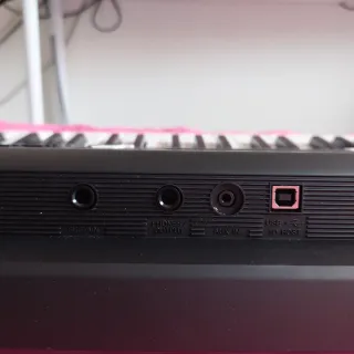 Piano Portátil YAMAHA PSR-E373