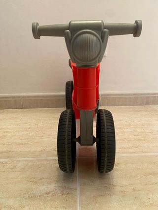 Moto correpasillos roja