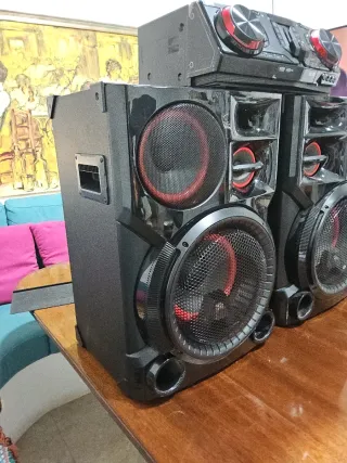 LG CJ98 3500W Sistema de Sonido
