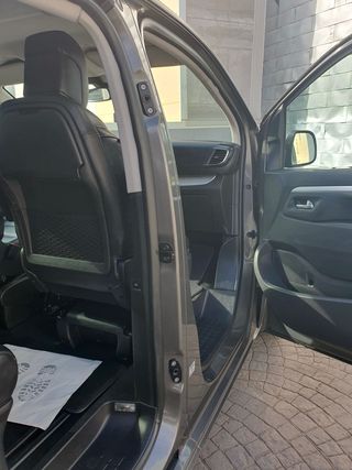 Peugeot Traveller 2020