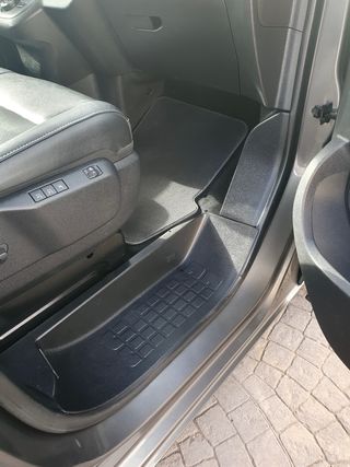 Peugeot Traveller 2020