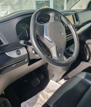 Peugeot Traveller 2020