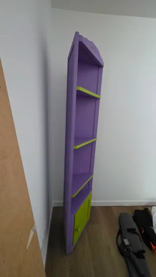 Estantería de esquina morada y verde