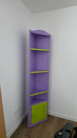 Estantería de esquina morada y verde