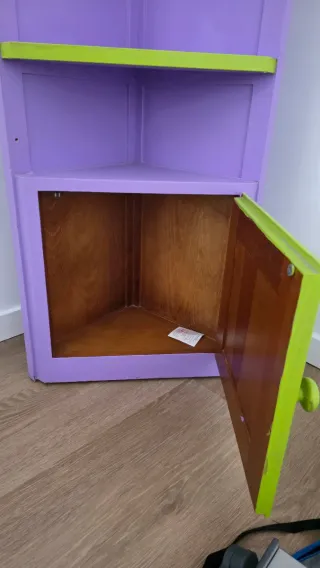 Estantería de esquina morada y verde