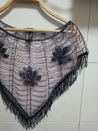 Capa Zara bordada con abalorios