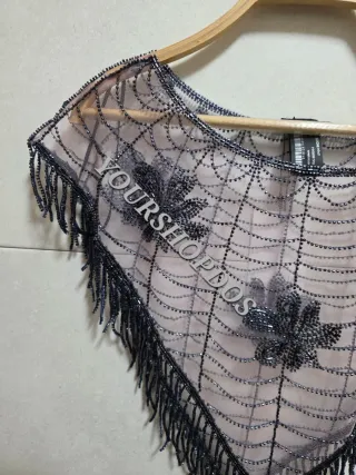 Capa Zara bordada con abalorios