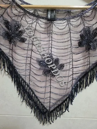 Capa Zara bordada con abalorios