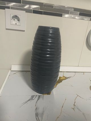 Vaso grigio in pietra