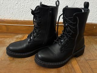 Botas negras con cordones super comodas