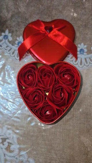 Scatola gioielli regalo con effetto rose