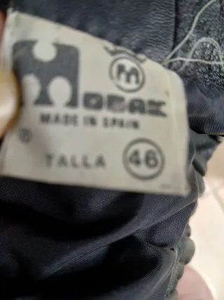 Chaqueta de cuero negra para mujer