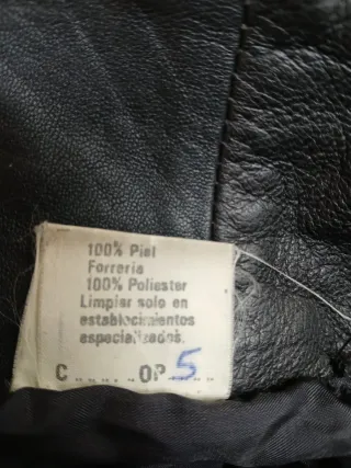 Chaqueta de cuero negra para mujer