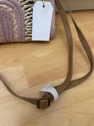 Bolso de rafia con diseño de arcoíris