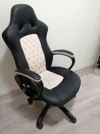 Silla Gaming Negra y Beige