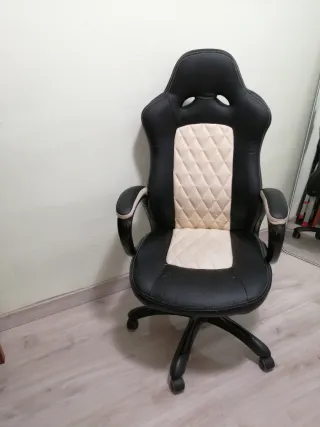 Silla Gaming Negra y Beige