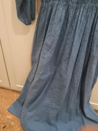 Vestido largo azul con estampado