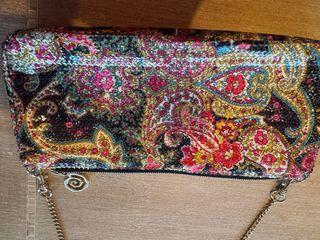 Bolso lentejuelas estampado cadena dorada