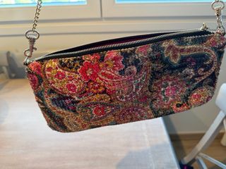 Bolso lentejuelas estampado cadena dorada