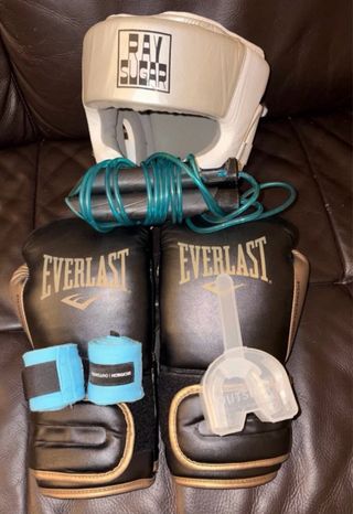 Kit Boxeo Everlast: Guantes, Casco, Cuerda, bucal