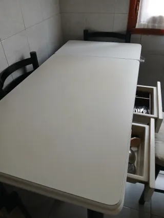 Mesa de cocina y 4 sillas