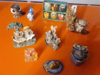 Collezione di 32 gufi decorativi