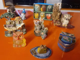 Collezione di 32 gufi decorativi