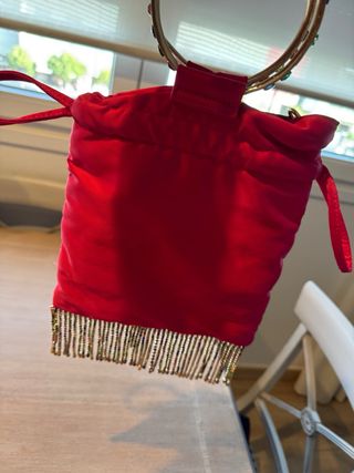 Bolso fiesta fucsia con asa de piedras